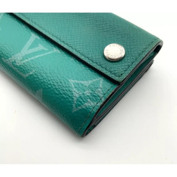 Auth Louis Vuitton Taigarama Green Discovery Compact Wallet W/B and dust bag - Picture 9 of 16